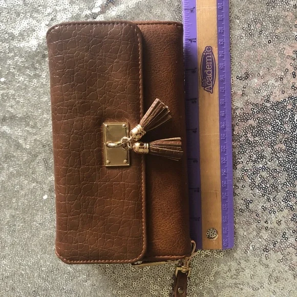 ‼️Coming Soon‼️Cognac Wallet Wristlet - Picture 4 of 9